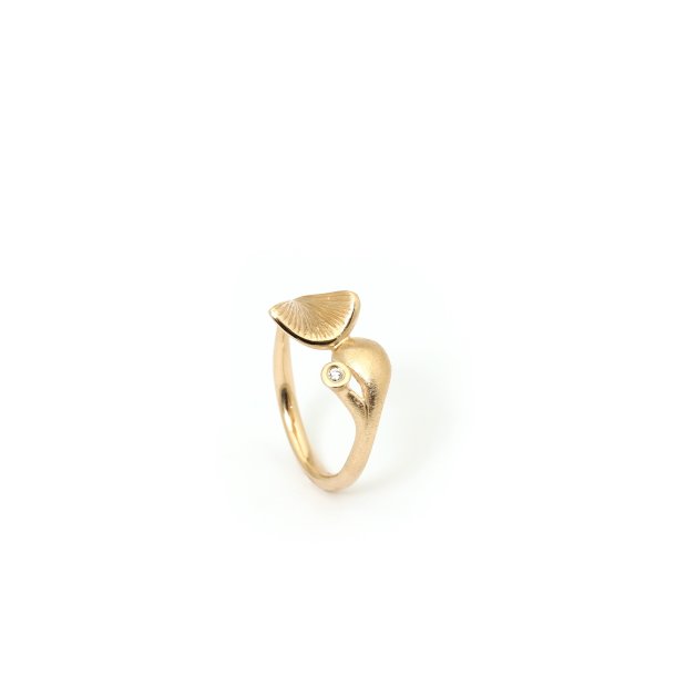 Kaya ring, lille, i guld m. diamant fra Per Borup Design