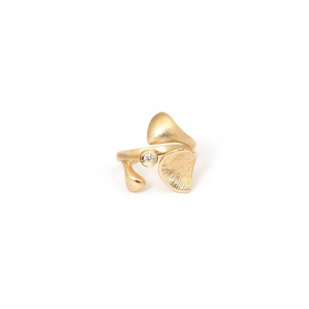 Kaya ring, stor, i guld med diamant fra Per Borup Design