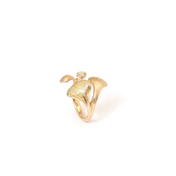 Kaya ring, stor, i guld med diamant fra Per Borup Design