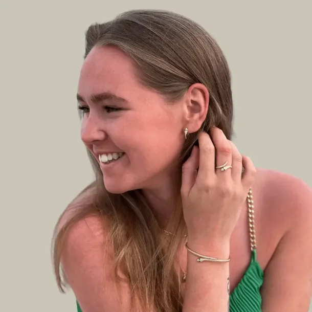 Blicher Fuglsang slange�reringe i forgyldt s�lv med hvide og gr�nne zirkonia