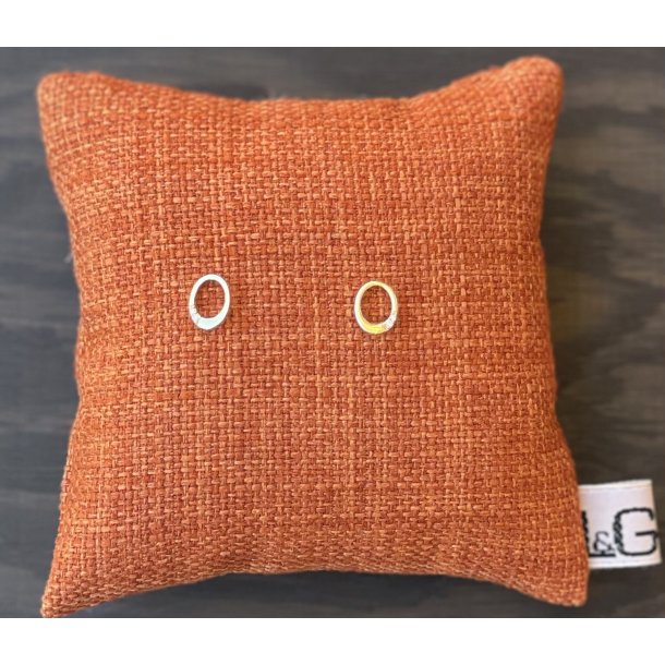 L&G oval �restikker i guld med zirkoner