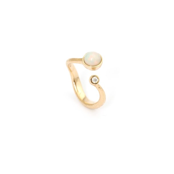 Ophelia ring, stor, i guld m. opal og diamant fra Per Borup Design