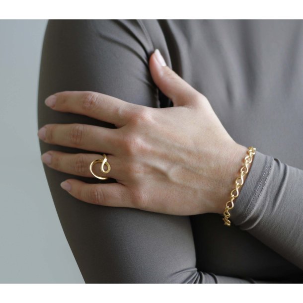 Calligraphy ring i guld fra Per Borup