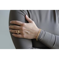 Calligraphy ring i guld fra Per Borup Design