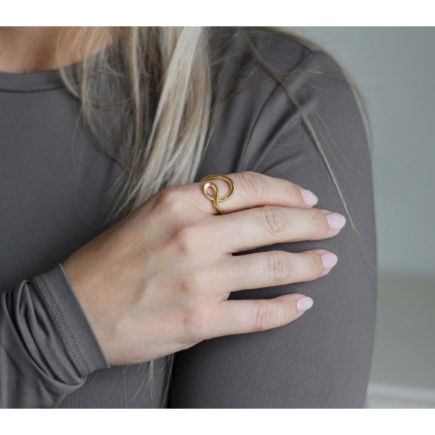 Calligraphy ring i guld fra Per Borup