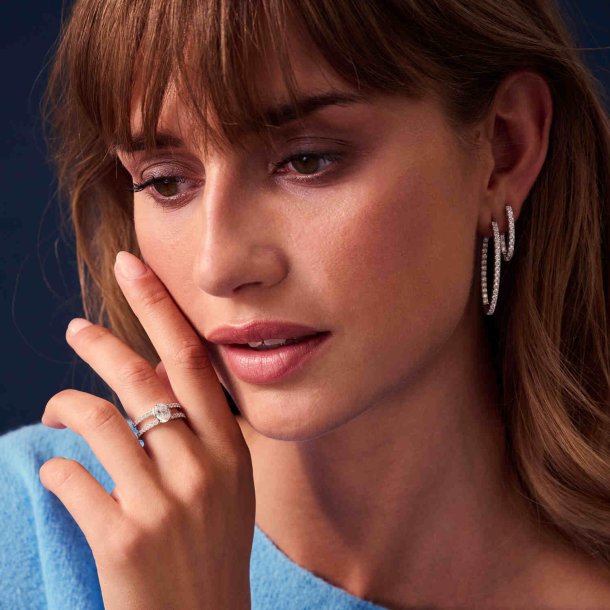 Ellisse Medio creoler i forgyldt slv med zirkoner fra Sif Jakobs