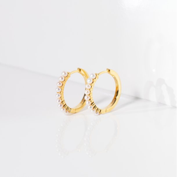 Ellera Perla Grande creoler i forgyldt slv med perler fra Sif Jakobs