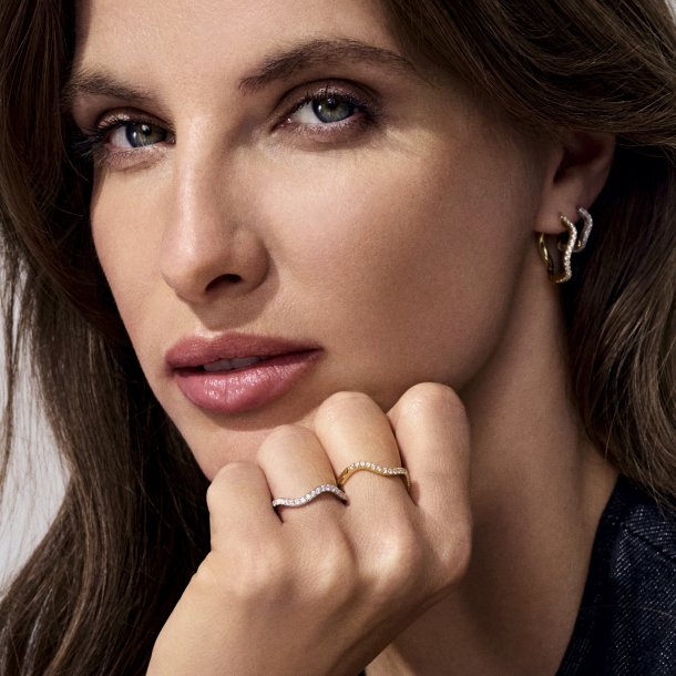 Ellera Waves Grande creoler i forgyldt slv med zirkoner fra Sif Jakobs