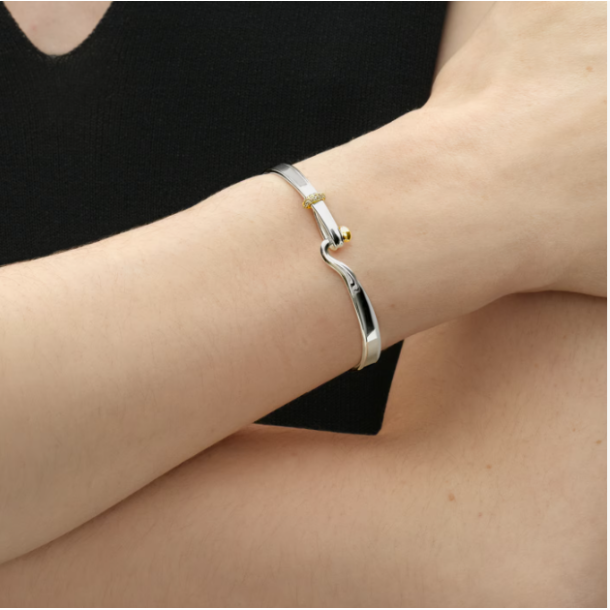 Georg Jensen Torun armring s�lv med 18 kt guld og champagne diamanter 0,08ct, str. S