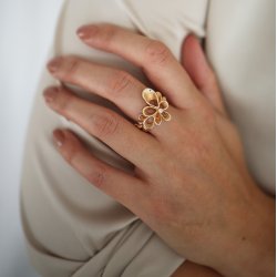 Violina ring, mellem, i guld m. diamant fra Per Borup Design