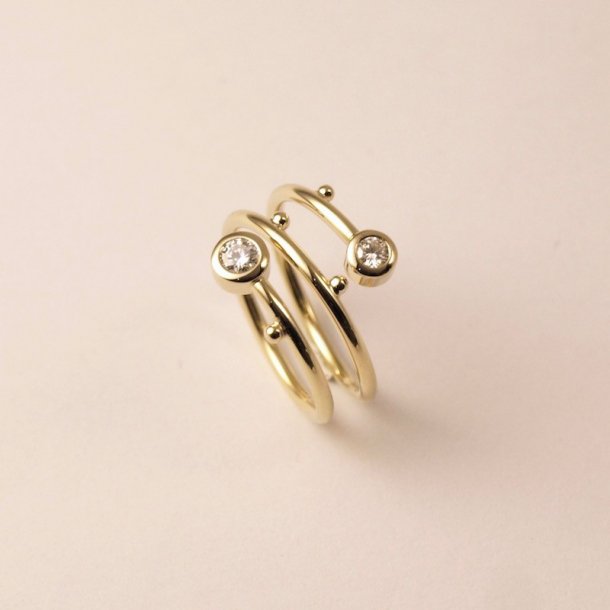 A. Madsen Snirkel guldring m. brillanter