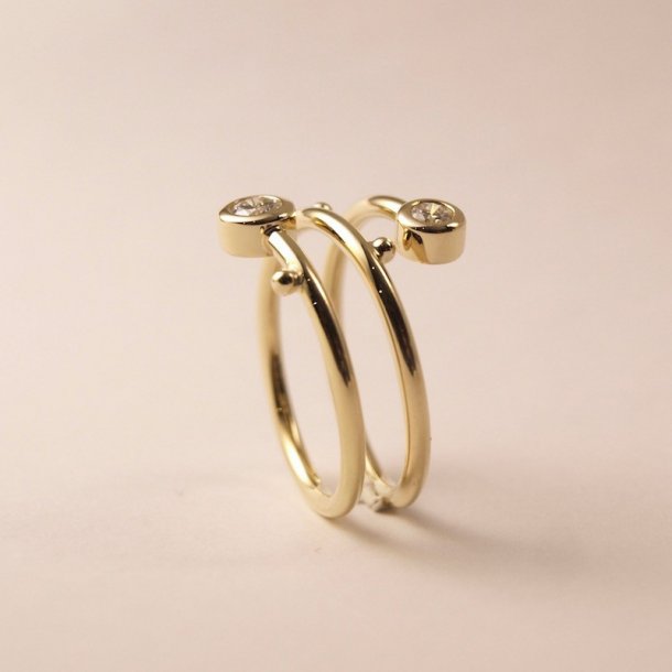 A. Madsen Snirkel guldring m. brillanter